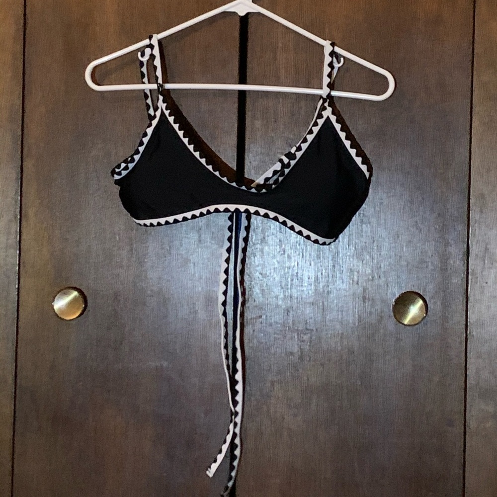 B&W Trim Bikini Top